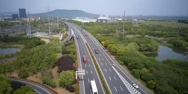 开云入口-韩国10多万平方公里，高速4848公里，江苏也10多万，高速多长