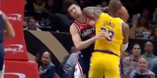 阿夫迪亚谈被肘击：我很尊重老詹 动作是比赛一部分 希望他别在意