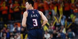 开云官网-关键局状态出色！胡明轩14中7&amp;amp;4记三分拿下20分4板5助2断