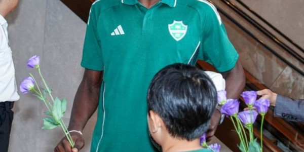 吉达国民抵达中国香港，将在沙超杯半决赛对阵卡迪西亚