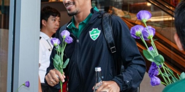 吉达国民抵达中国香港，将在沙超杯半决赛对阵卡迪西亚