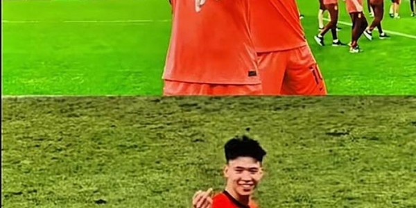 开云体育官网-国足U22球员李镇比赛中比出CBLOCK手势