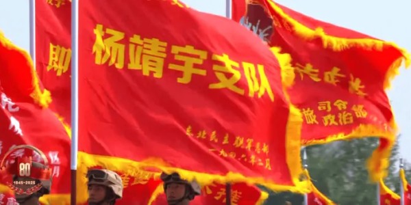 看阅兵，追《归队》，梦幻联动了！