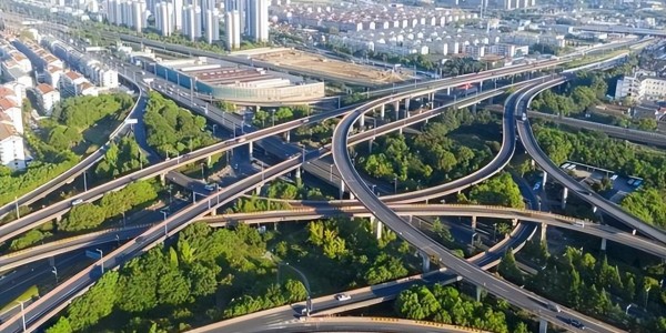 开云入口-韩国10多万平方公里，高速4848公里，江苏也10多万，高速多长