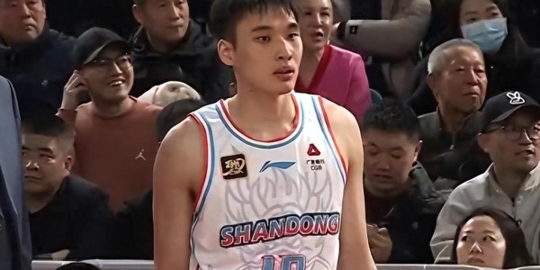 开云体育官网-山东男篮输山西，四人得分上双，内线完全被被打爆，外线效率太低