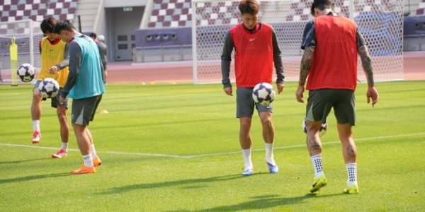 kaiyun-海港全队于今天上午出现在哈利法国际体育场，开启冬训首堂训练课