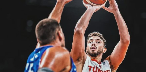 开云注册入口-31+11+7！赛后当场退役！太难了...