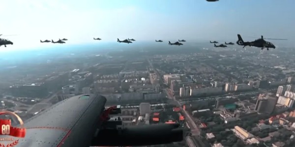 看阅兵，追《归队》，梦幻联动了！